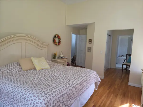 280 Marina LN, East Marion, NY 11939