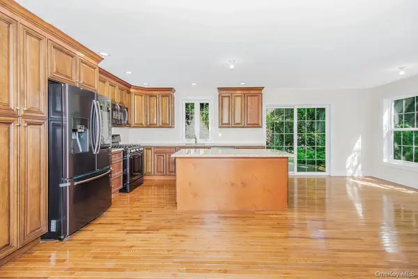 18 Via Trenta CT, Yonkers, NY 10710