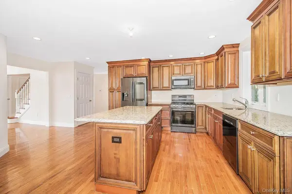 18 Via Trenta CT, Yonkers, NY 10710