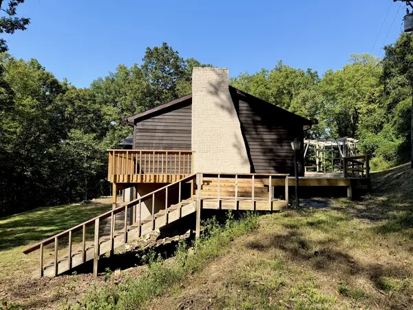 378 Contentment RD, Makanda, IL 62958