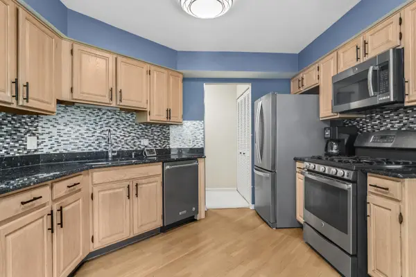 71 Willow Pkwy #72-2, Buffalo Grove, IL 60089