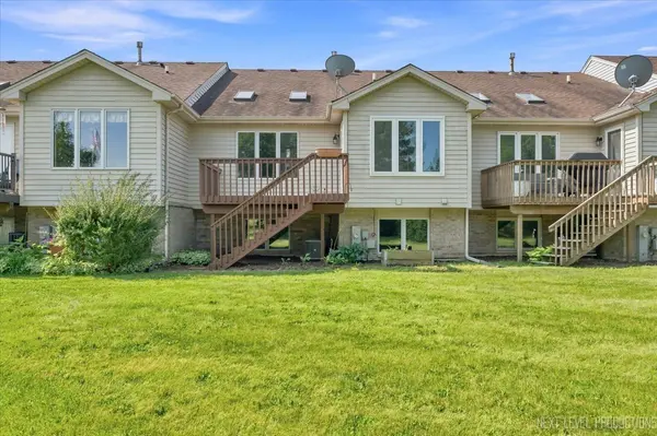 306 Conley DR, Elburn, IL 60119