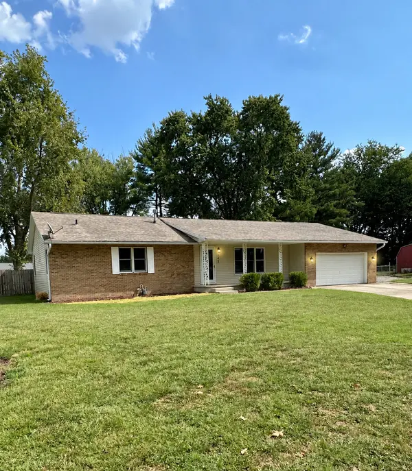 142 Fielder DR, Salem, IL 62881