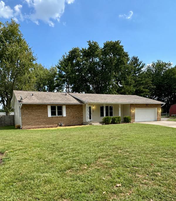 142 Fielder DR, Salem, IL 62881