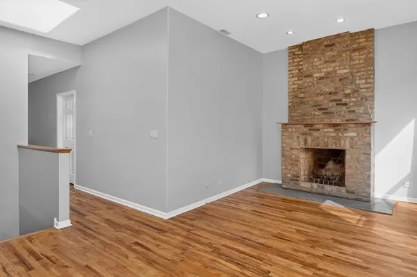 1422 W TAYLOR ST #3, Chicago, IL 60607