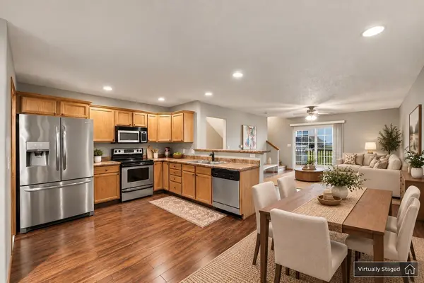 1327 Creekside CT, Waterloo, IA 50702