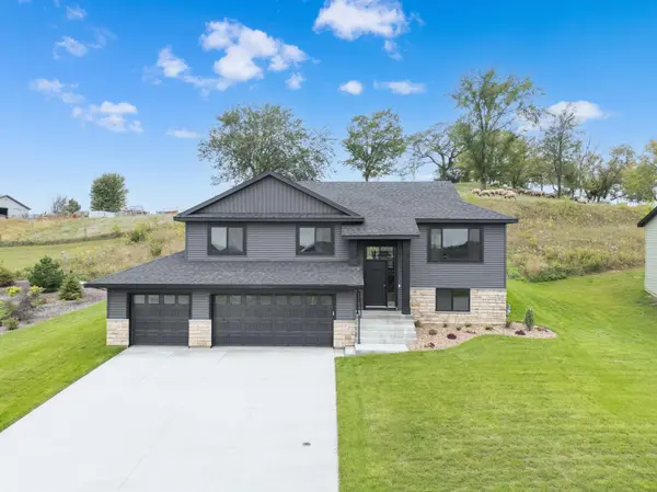 610 Mulligan DR, Zumbrota, MN 55992