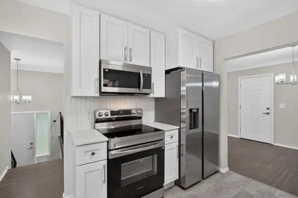 406 Centennial DR, Roseville, MN 55113