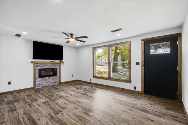 507 W 7th ST, Mountain Grove, MO 65711