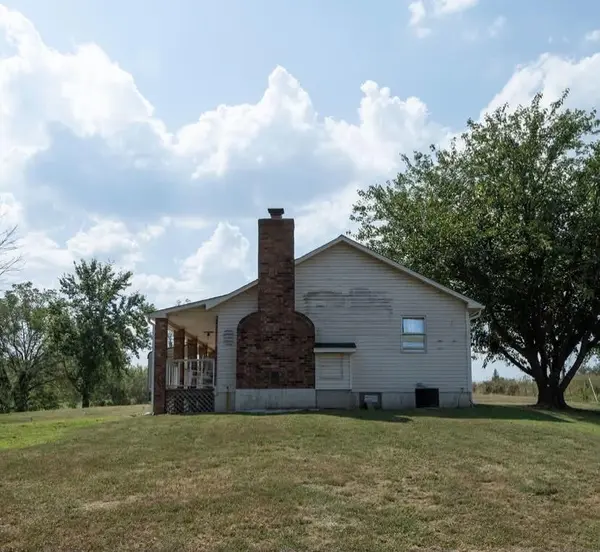 18355 State Highway 32, Stockton, MO 65785