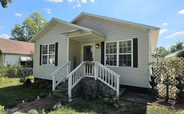 1018 W 2nd ST, West Plains, MO 65775