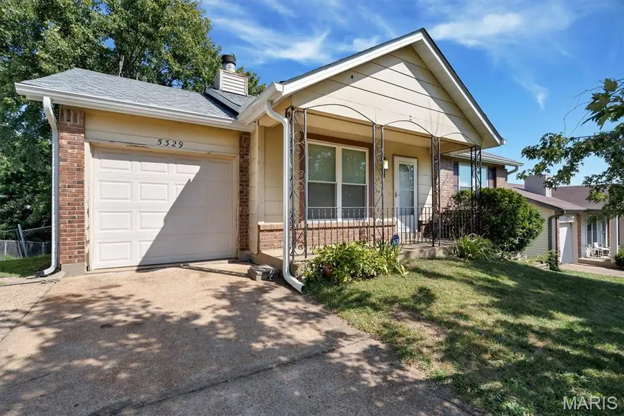 5329 Winthrop DR, High Ridge, MO 63049