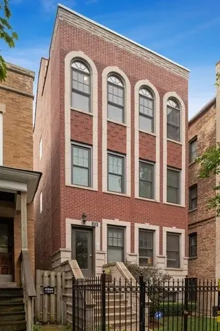 Chicago, IL 60613