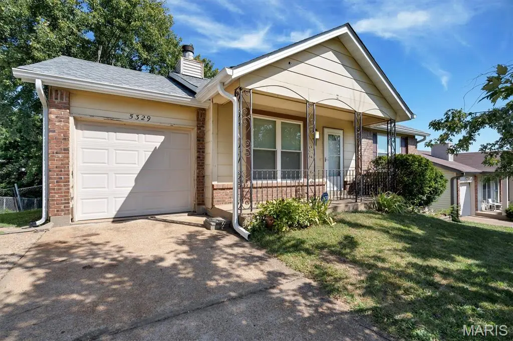 5329 Winthrop DR, High Ridge, MO 63049