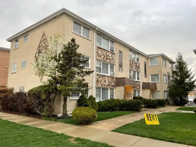 8550 W Lawrence AVE #2C, Norridge, IL 60706
