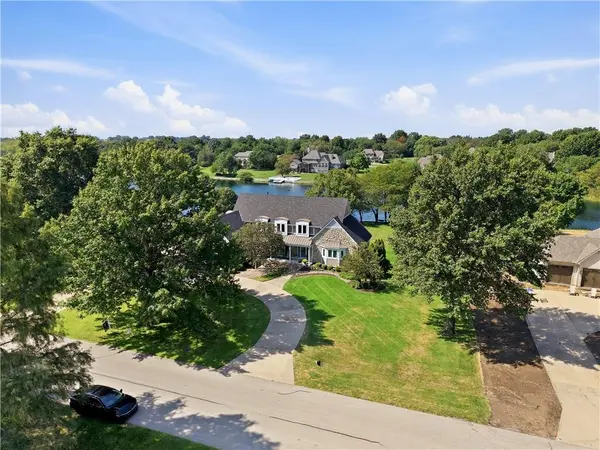 15592 S Greenwood ST, Olathe, KS 66062