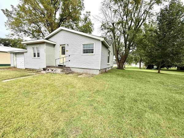 203 S Maple AVE, Medaryville, IN 47957
