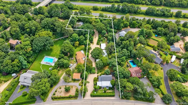 92 North RD, Hampton Bays, NY 11946