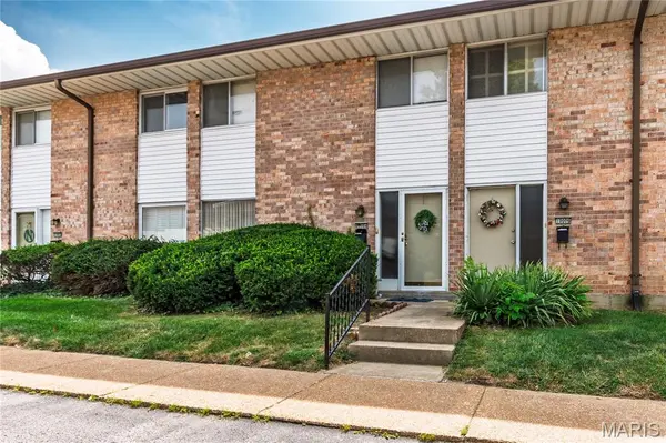 10004 Sakura DR, Unincorporated, MO 63128
