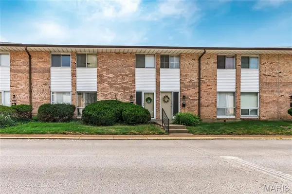 10004 Sakura DR, Unincorporated, MO 63128