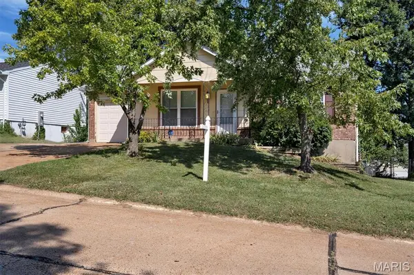 5329 Winthrop DR, High Ridge, MO 63049