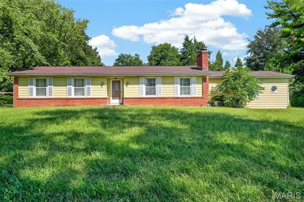 2458 Barrett Station RD, Ballwin, MO 63021