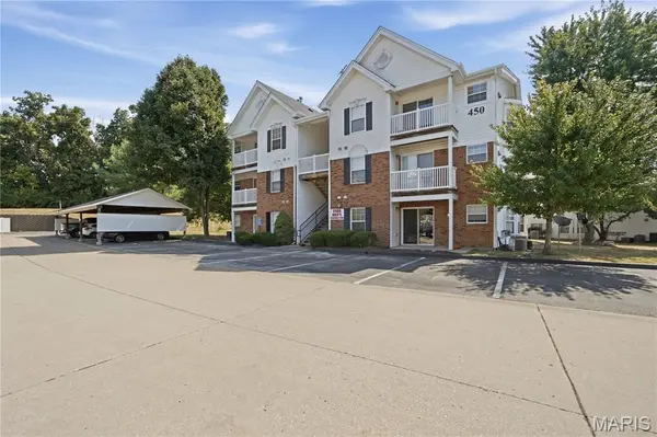 450 Benton DR #J, St Peters, MO 63376