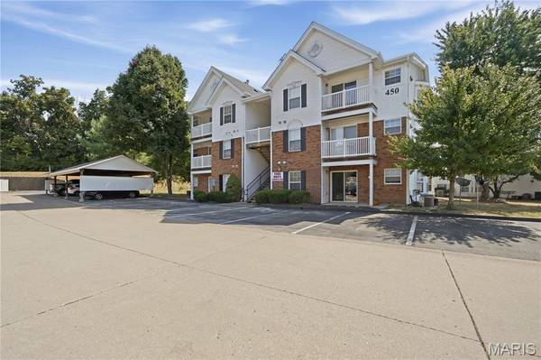 450 Benton DR #J, St Peters, MO 63376