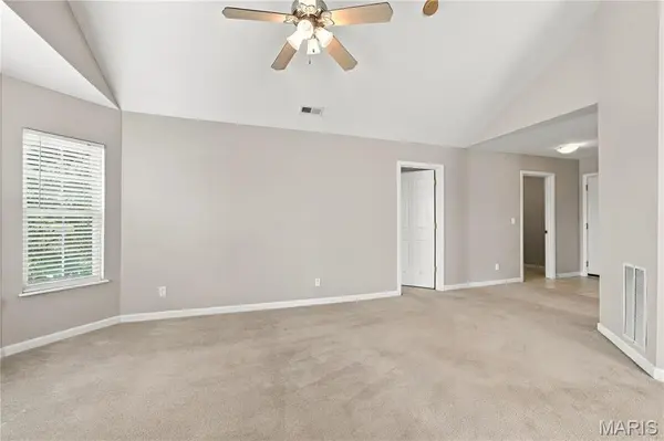 450 Benton DR #J, St Peters, MO 63376