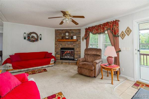 1433 Elkville Blacktop, Elkville, IL 62932