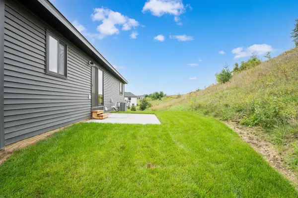 610 Mulligan DR, Zumbrota, MN 55992
