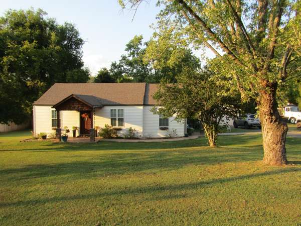 326 Hillsdale St, Lewisburg, TN 37091