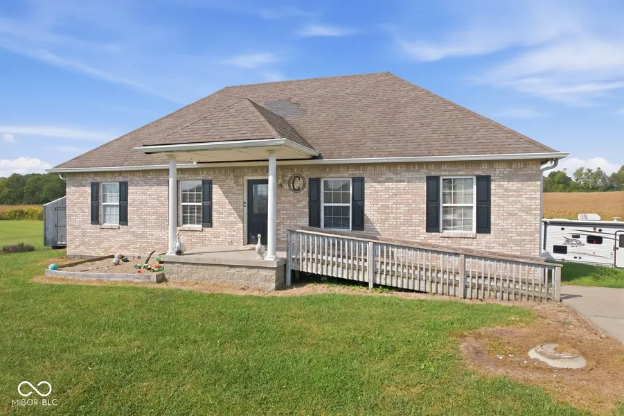 9653 S 200 RD E, Flat Rock, IN 47234
