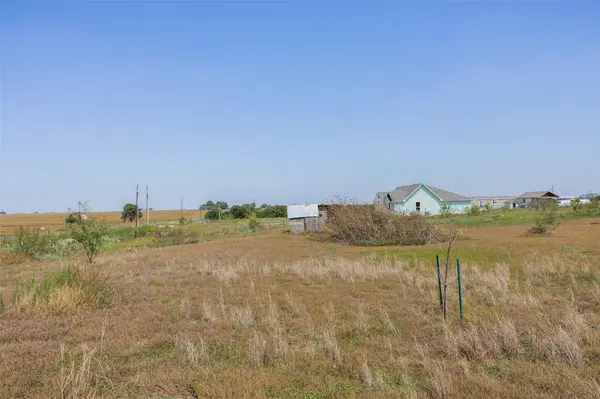 105 CR 423, Taylor, TX 76574