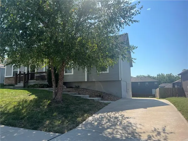 213 NE Hannah CT, Grain Valley, MO 64029