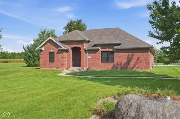 20 Lick Creek DR, Markleville, IN 46056