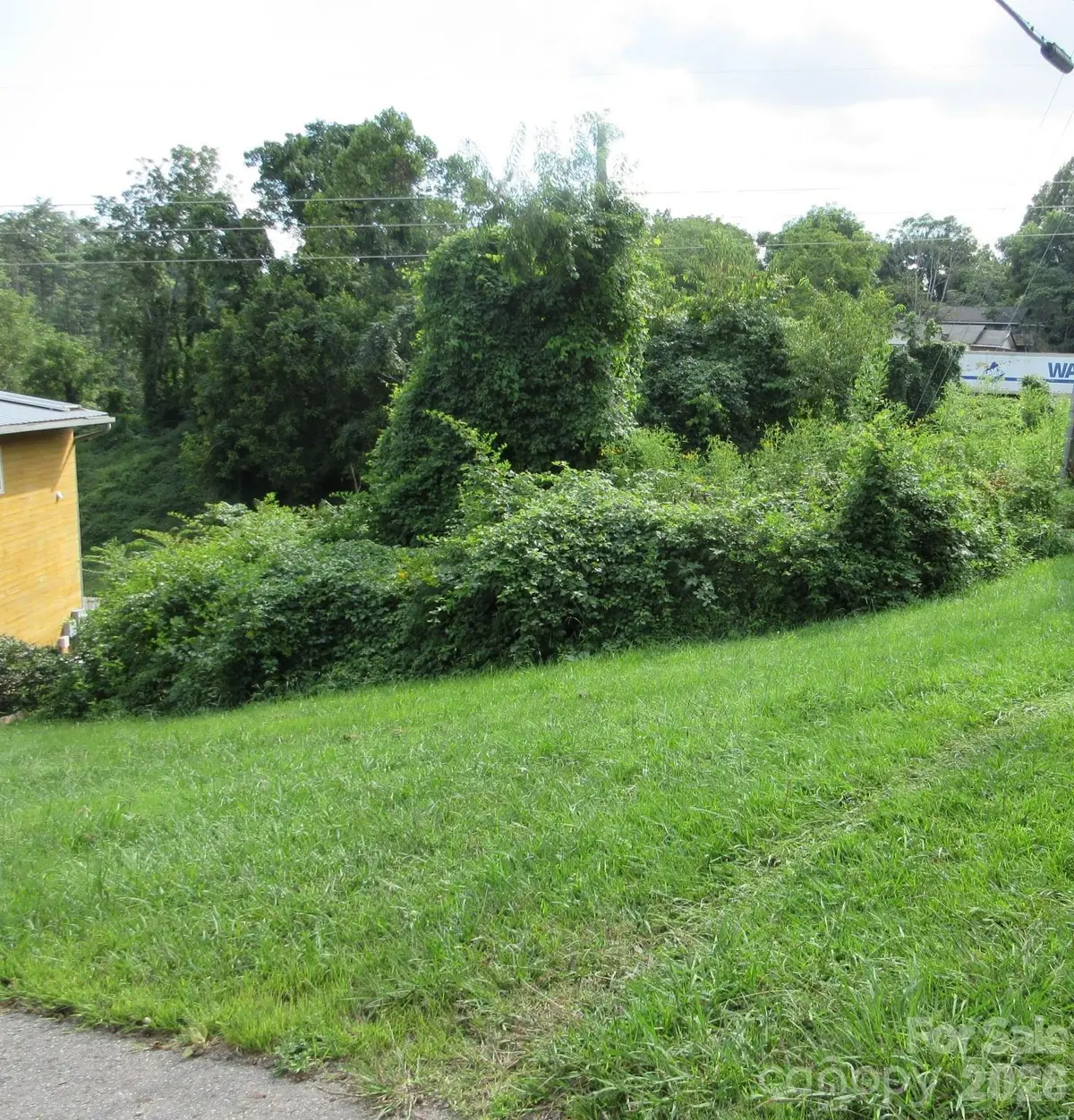 3 N Belgium LN, Asheville, NC 28806