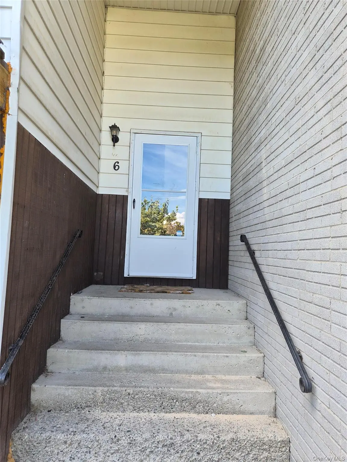 6 Boxwood CT #6, Poughkeepsie, NY 12601