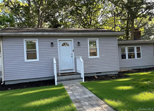 10 Barclay RD, Mastic Beach, NY 11951