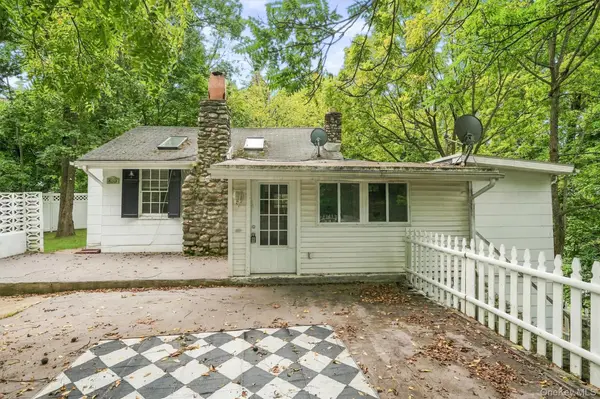 4 Hillside TRL, Monroe, NY 10950