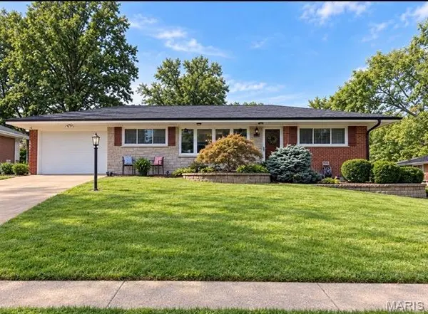 10023 Harwich DR, Crestwood, MO 63126