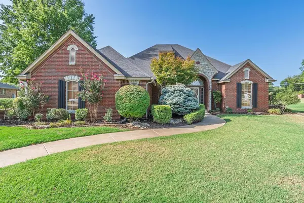 1112 Troon CIR, Shawnee, OK 74801