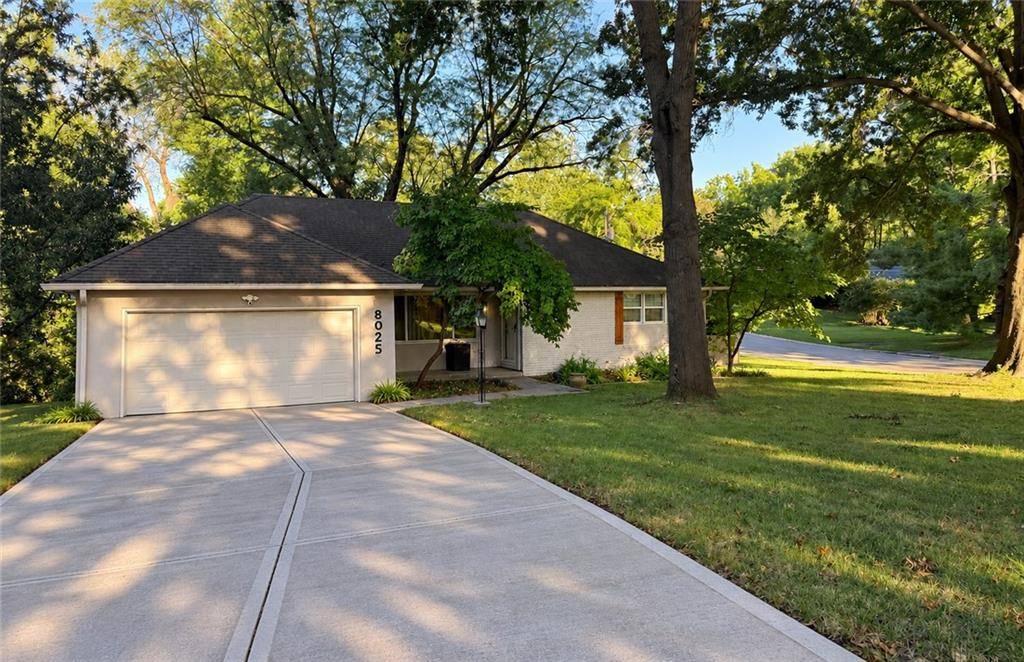 8025 Dearborn DR, Prairie Village, KS 66208
