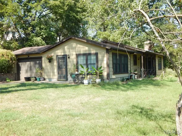 1475 Uthoff DR, Fenton, MO 63026