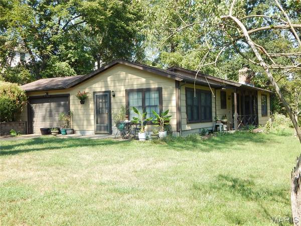 1475 Uthoff DR, Fenton, MO 63026