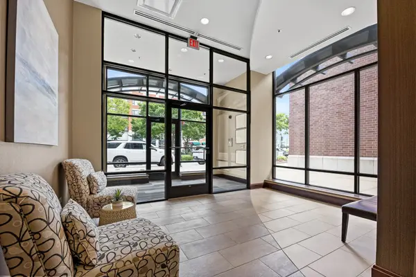 801 Village Center DR #302, Burr Ridge, IL 60527