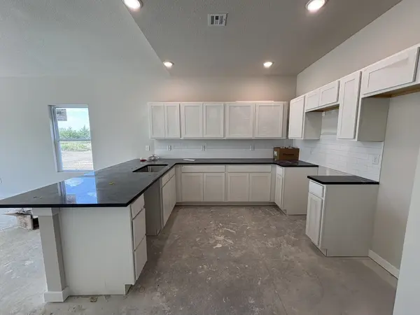 5701 Plumthicket St, Bel Aire, KS 67226