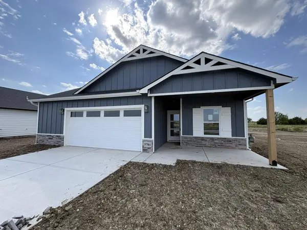 5701 Plumthicket St, Bel Aire, KS 67226