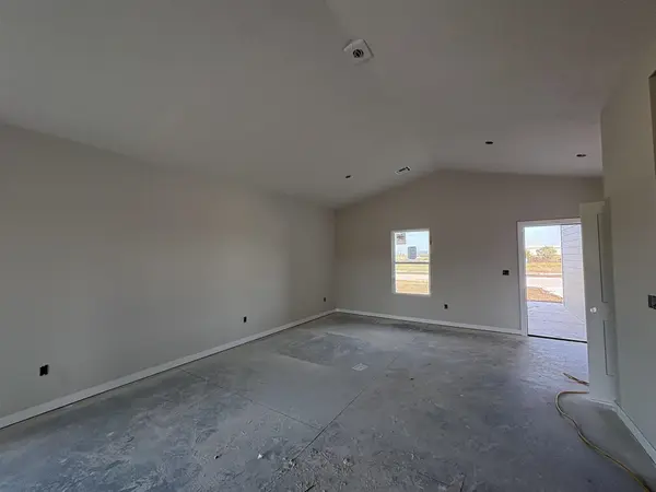5801 Plumthicket St, Bel Aire, KS 67226