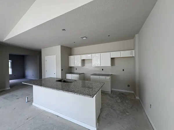 5717 Plumthicket St, Bel Aire, KS 67226
